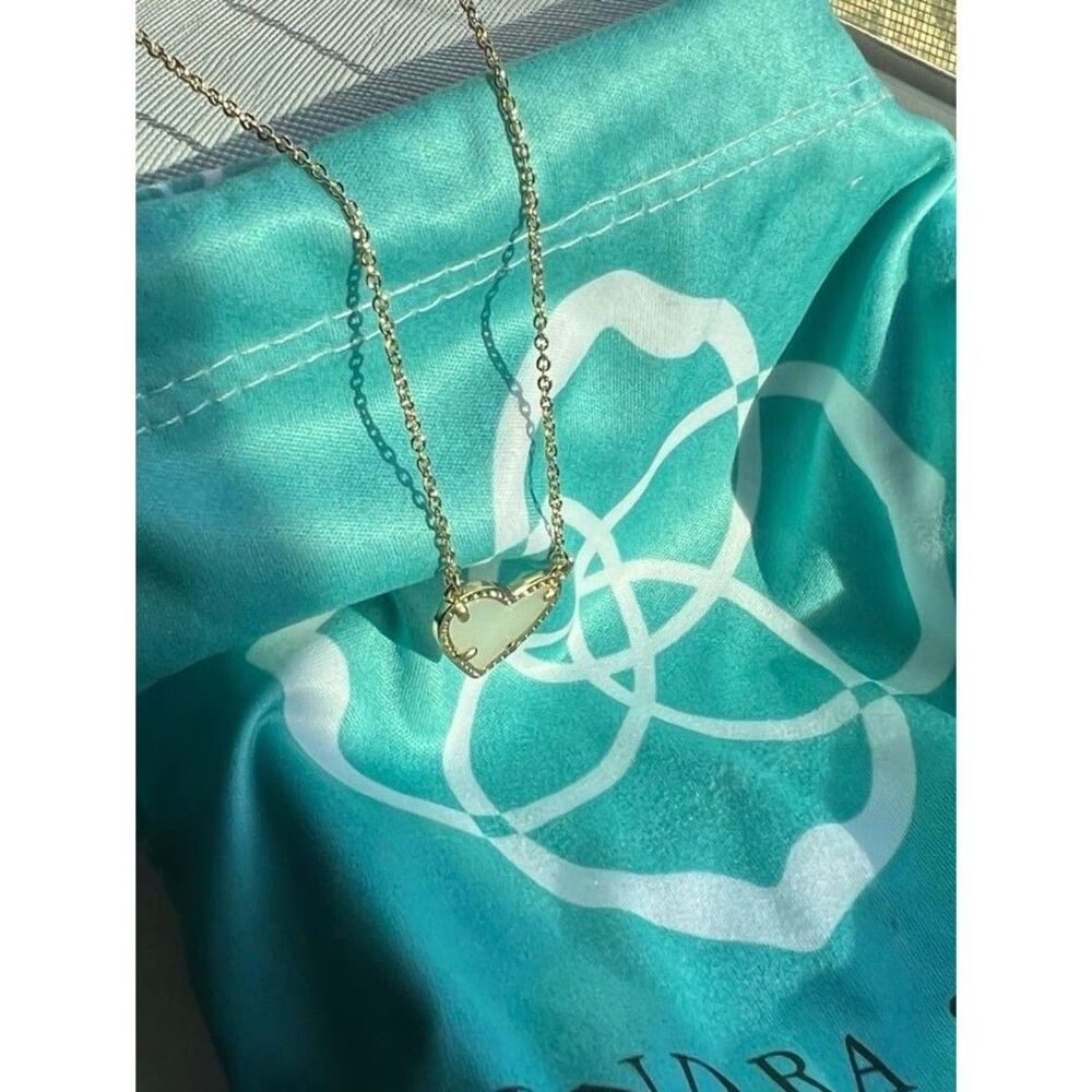 NWOT Kendra Scott Ari Heart Iridescent Drusy Gold Pendant Necklace - Picture 6 of 11
